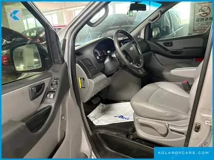 HYUNDAI STAREX 5-SEATER VAN