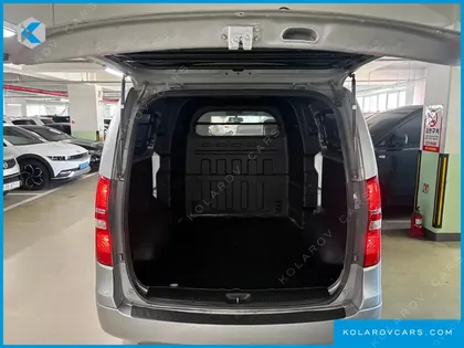 HYUNDAI STAREX 5-SEATER VAN