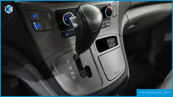 HYUNDAI STAREX VAN 3-SEATER