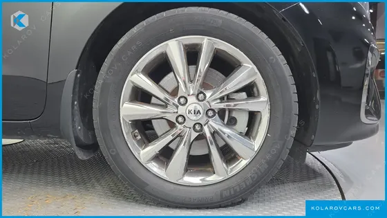 KIA CARNIVAL 9-SEATER PRSTIGE