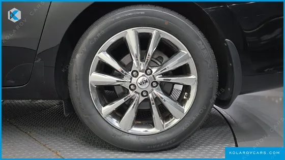 KIA CARNIVAL 9-SEATER PRSTIGE