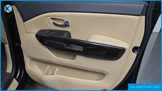 KIA CARNIVAL 9-SEATER PRSTIGE