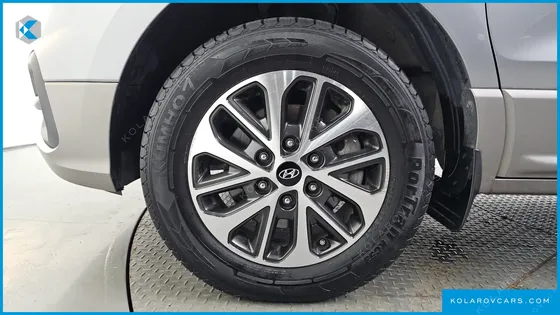 HYUNDAI STAREX 4WD URBAN 9-SEATER