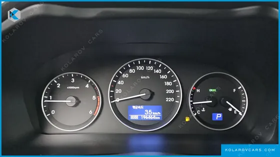 HYUNDAI STAREX 4WD URBAN 9-SEATER