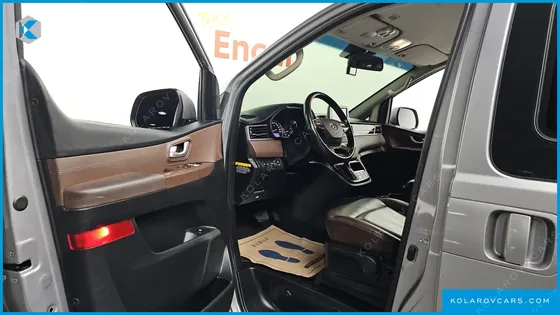 HYUNDAI STAREX 4WD URBAN 9-SEATER