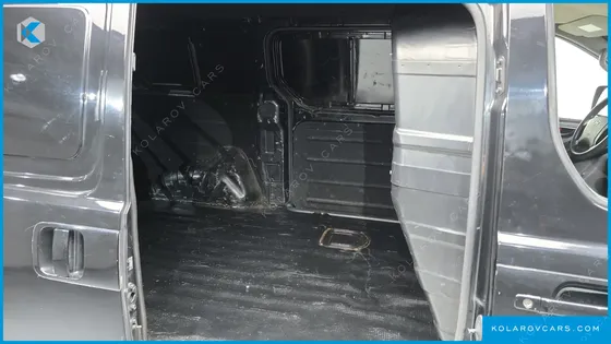 HYUNDAI STAREX 3-SEATER VAN