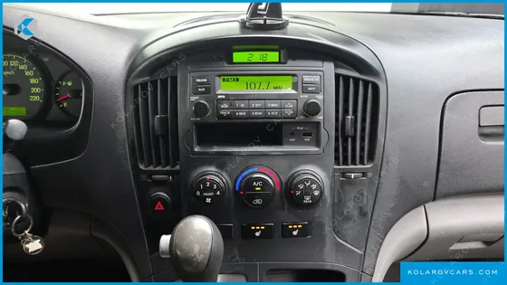 HYUNDAI STAREX 3-SEATER VAN
