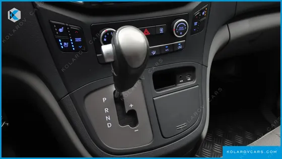 HYUNDAI STAREX WAGON 12-SEATER