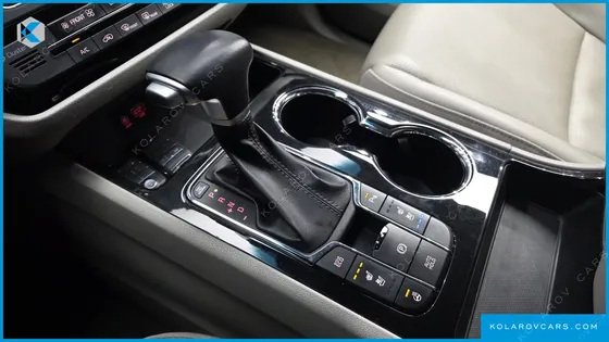 KIA CARNIVAL GASOLINE 9-SEATER PRESTIGE