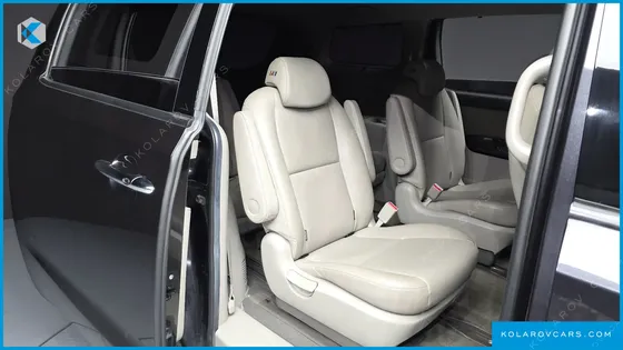 KIA CARNIVAL GASOLINE 9-SEATER PRESTIGE