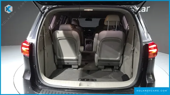 KIA CARNIVAL GASOLINE 9-SEATER PRESTIGE
