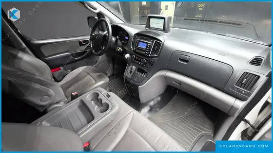 HYUNDAI STAREX VAN 3-SEATER