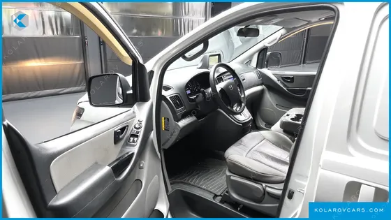 HYUNDAI STAREX VAN 3-SEATER