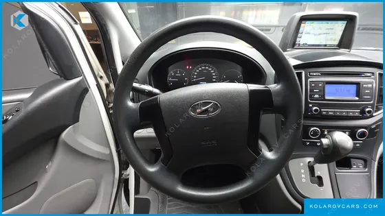 HYUNDAI STAREX VAN 3-SEATER