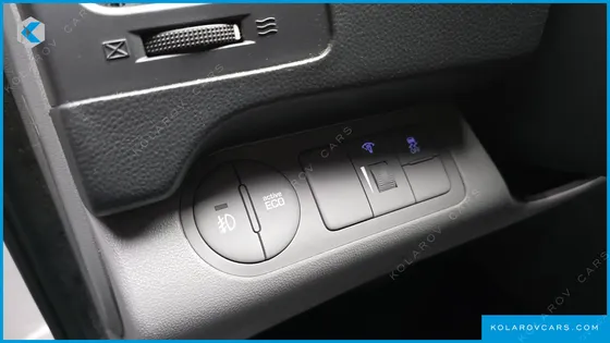 HYUNDAI STAREX VAN 3-SEATER