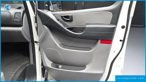 HYUNDAI STAREX VAN 3-SEATER
