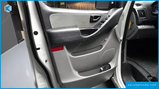 HYUNDAI STAREX VAN 3-SEATER