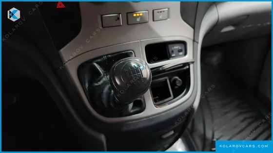 HYUNDAI STAREX 3-SEATER VAN