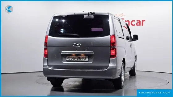 HYUNDAI STAREX VAN 5-SEATER