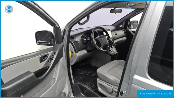 HYUNDAI STAREX VAN 5-SEATER