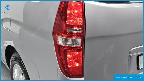 HYUNDAI STAREX VAN 5-SEATER