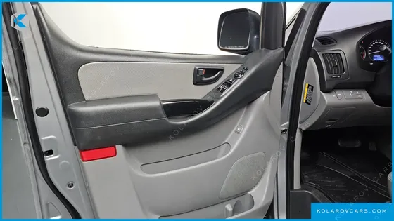 HYUNDAI STAREX VAN 5-SEATER