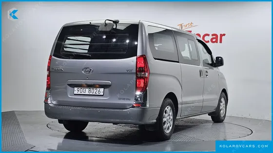 HYUNDAI STAREX 5-SEATER VAN