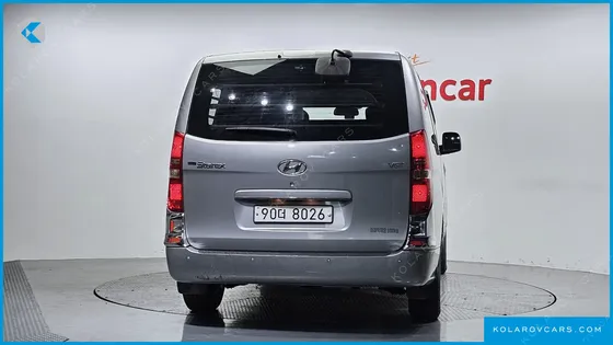 HYUNDAI STAREX 5-SEATER VAN