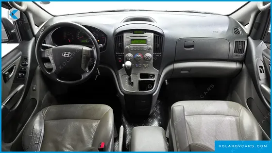 HYUNDAI STAREX 5-SEATER VAN