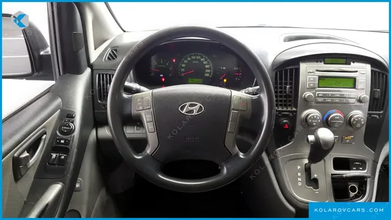 HYUNDAI STAREX 5-SEATER VAN