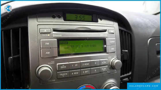 HYUNDAI STAREX 5-SEATER VAN