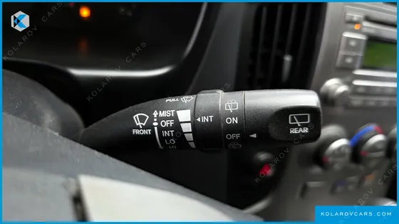 HYUNDAI STAREX 5-SEATER VAN