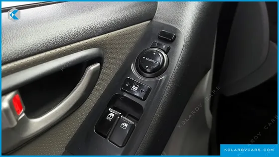 HYUNDAI STAREX 5-SEATER VAN