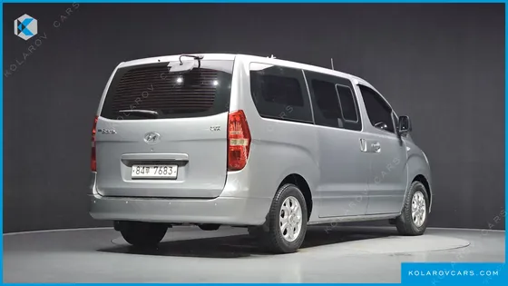 HYUNDAI STAREX 5-SEATER VAN