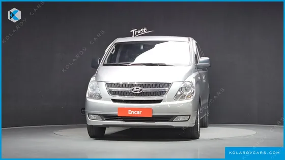 HYUNDAI STAREX 5-SEATER VAN
