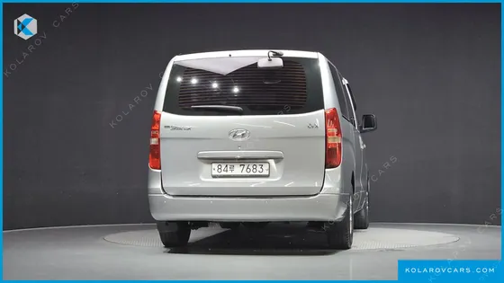 HYUNDAI STAREX 5-SEATER VAN