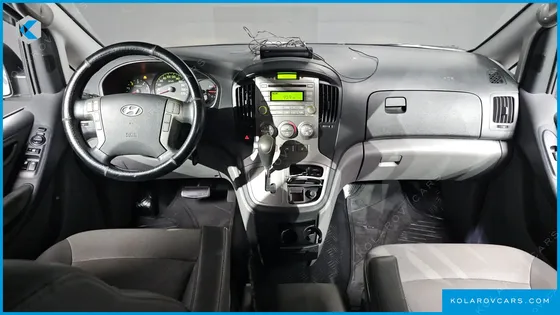 HYUNDAI STAREX 5-SEATER VAN