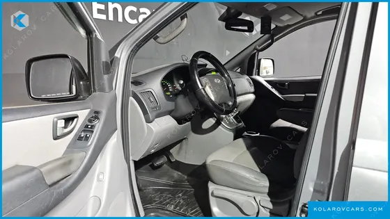 HYUNDAI STAREX 5-SEATER VAN