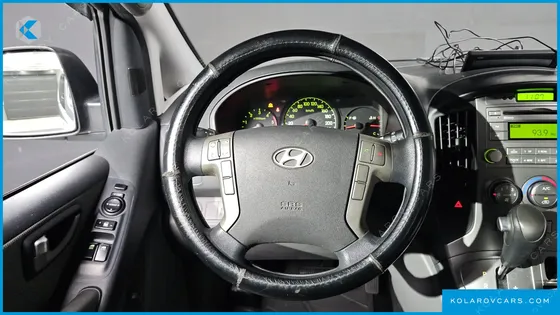 HYUNDAI STAREX 5-SEATER VAN