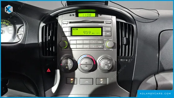 HYUNDAI STAREX 5-SEATER VAN