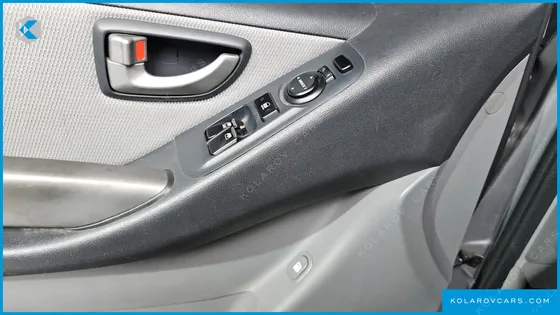 HYUNDAI STAREX 5-SEATER VAN