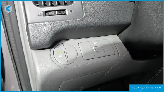 HYUNDAI STAREX 5-SEATER VAN