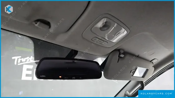 HYUNDAI STAREX 5-SEATER VAN