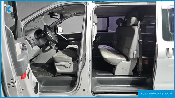 HYUNDAI STAREX 5-SEATER VAN