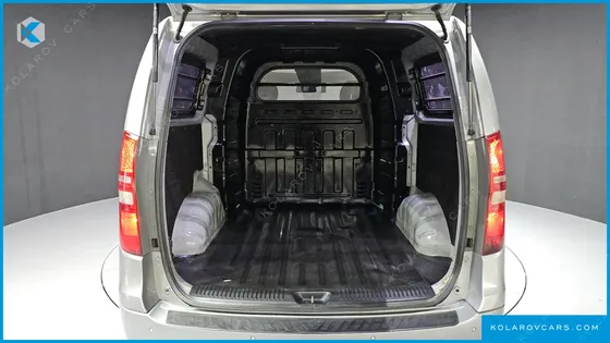 HYUNDAI STAREX 5-SEATER VAN