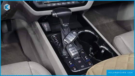KIA CARNIVAL 7-SEATER LIMOUSINE