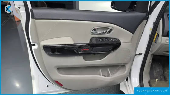 KIA CARNIVAL 7-SEATER LIMOUSINE