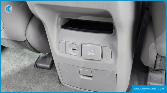 KIA CARNIVAL 7-SEATER LIMOUSINE