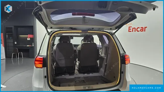 KIA CARNIVAL 7-SEATER LIMOUSINE