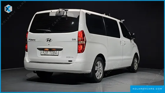 HYUNDAI STAREX 5-SEATER VAN